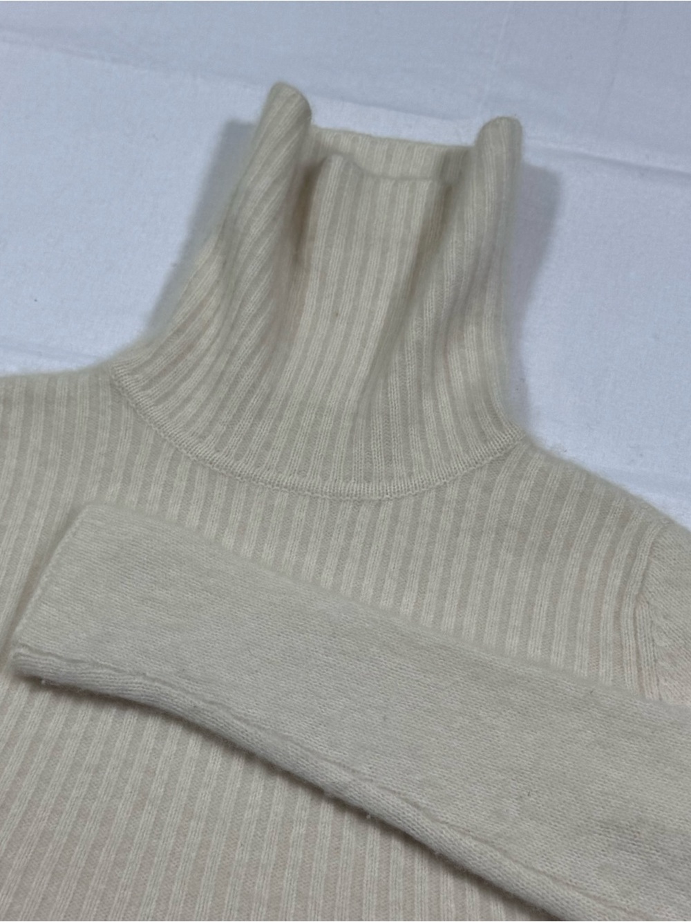 Vince Women’s Beige Cashmere Ribbed Knit Turtleneck Pullover Sweater Size M